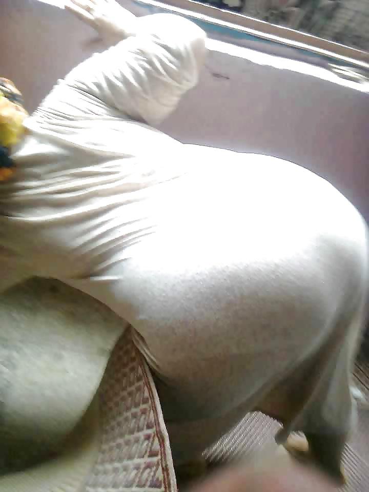 25P Candid Arab Ass - Mature Big Butt - Booty voyeur