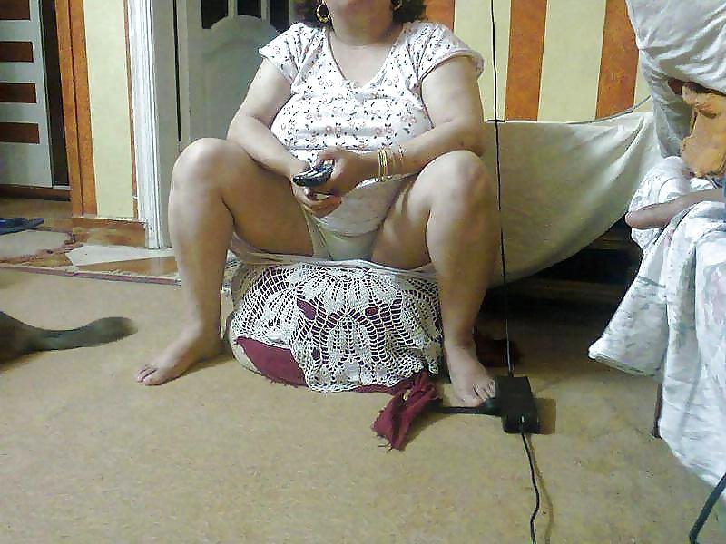 25P Candid Arab Ass - Mature Big Butt - Booty voyeur