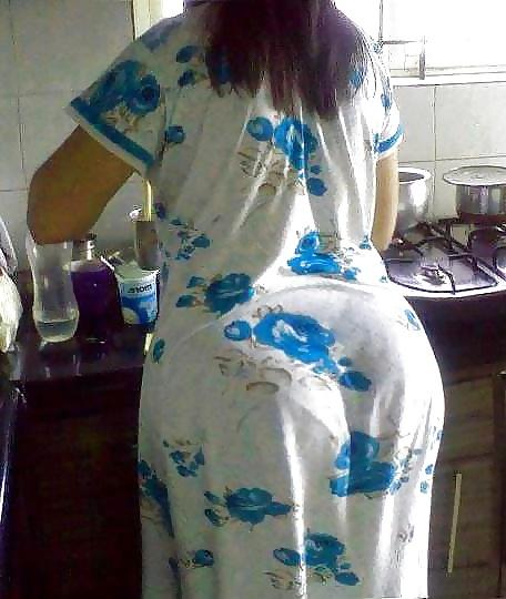 25P Candid Arab Ass - Mature Big Butt - Booty voyeur