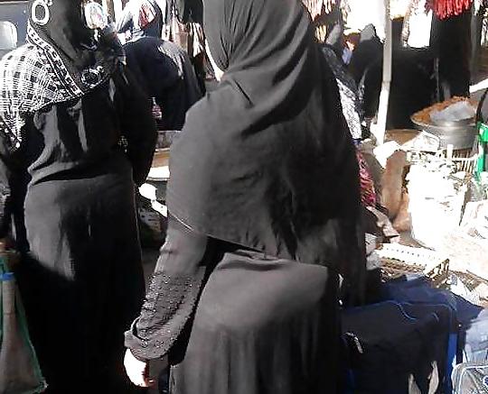 25P Candid Arab Ass - Mature Big Butt - Booty voyeur