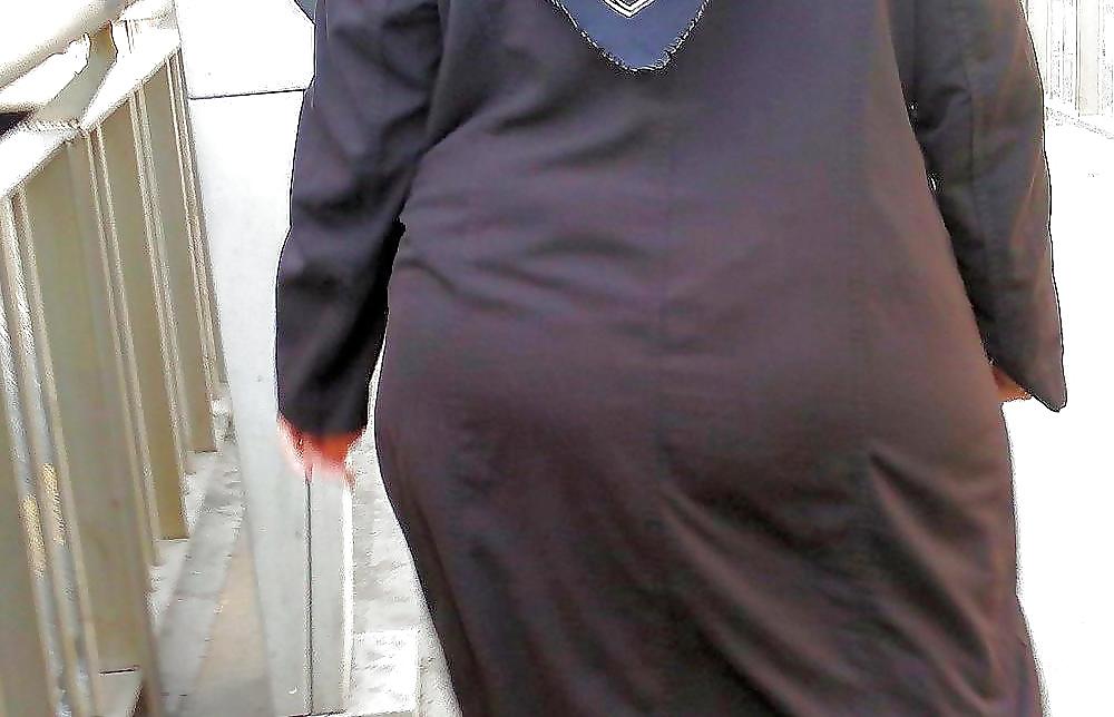 25P Candid Arab Ass - Mature Big Butt - Booty voyeur