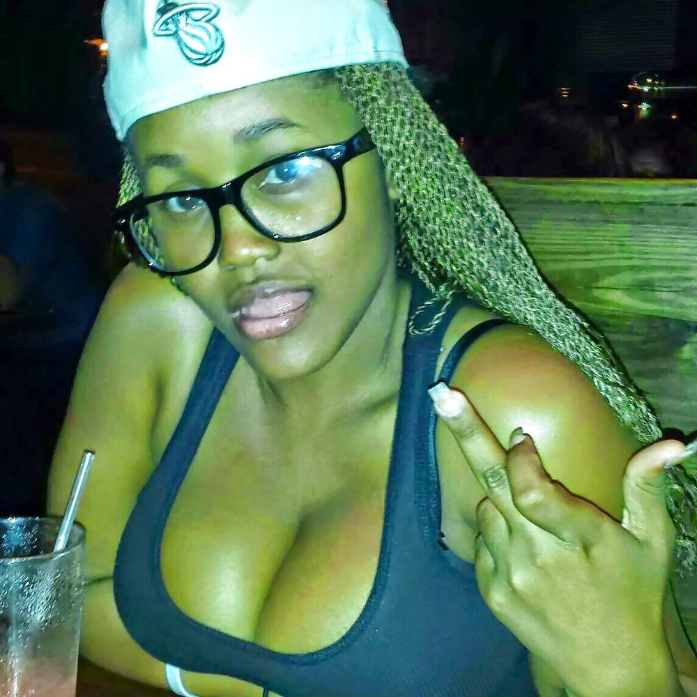 22P BIG BOOBS I LIKE