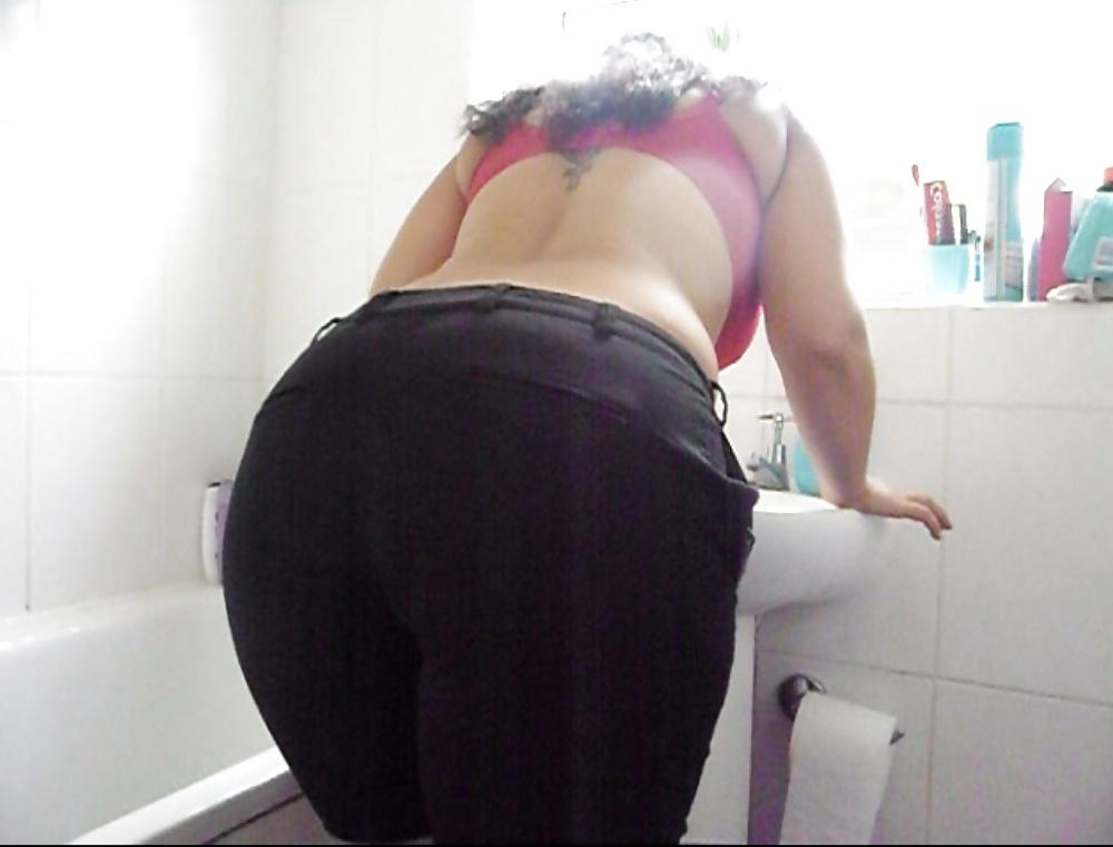 25P Stunning big booty Brazilian strips, showers and gets rimmed