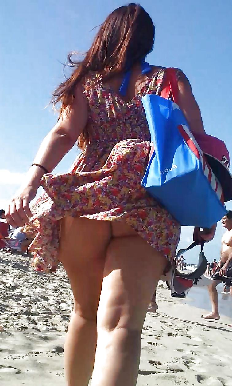 12P Babe upskirt NO PANTIES NICE Booty
