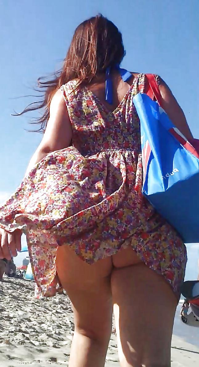 12P Babe upskirt NO PANTIES NICE Booty
