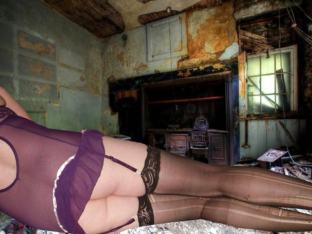 25P wet see throu skirt stockings crossdressing in the rain 