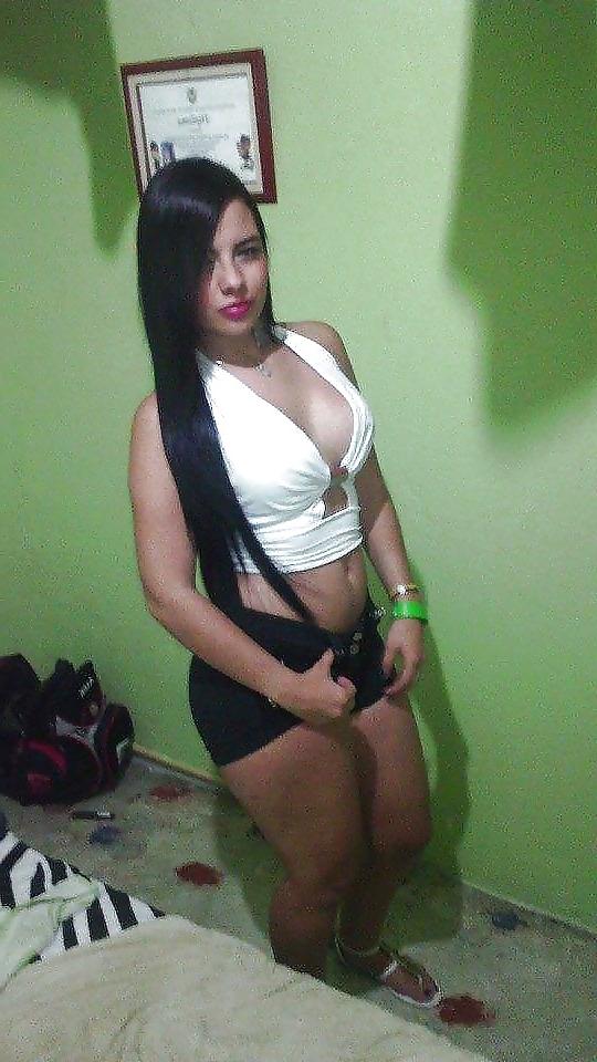 7P Latin teen thick booty