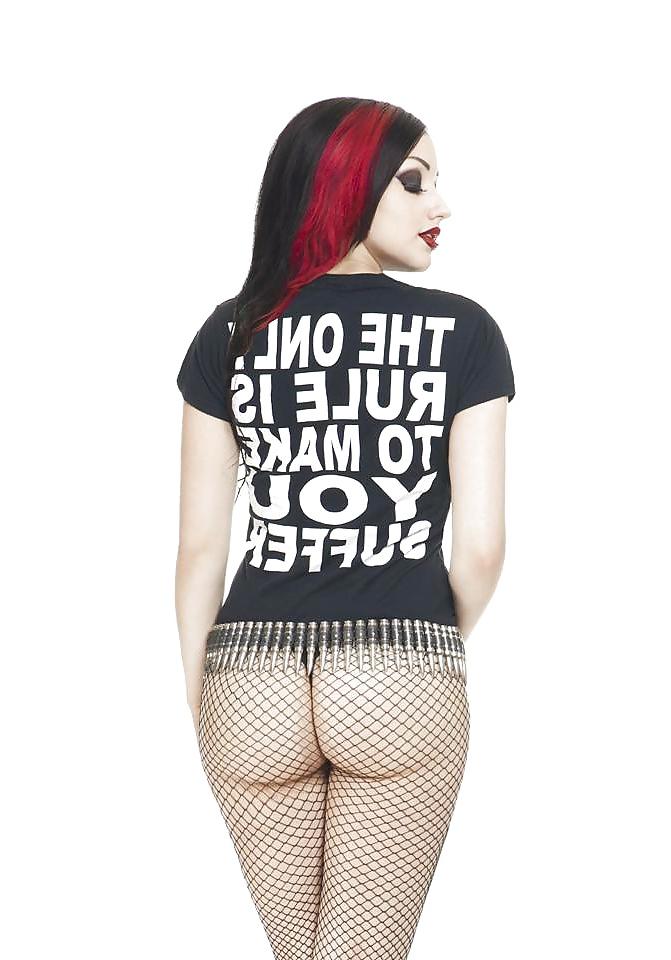 25P Dani Divine