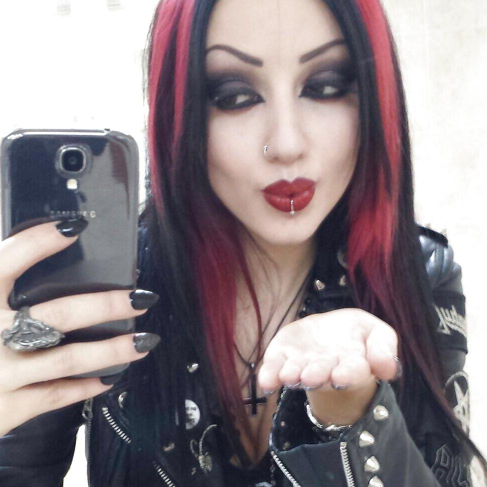 25P Dani Divine