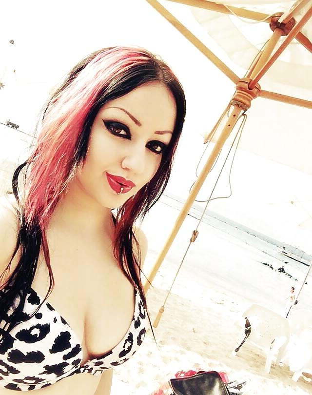 25P Dani Divine