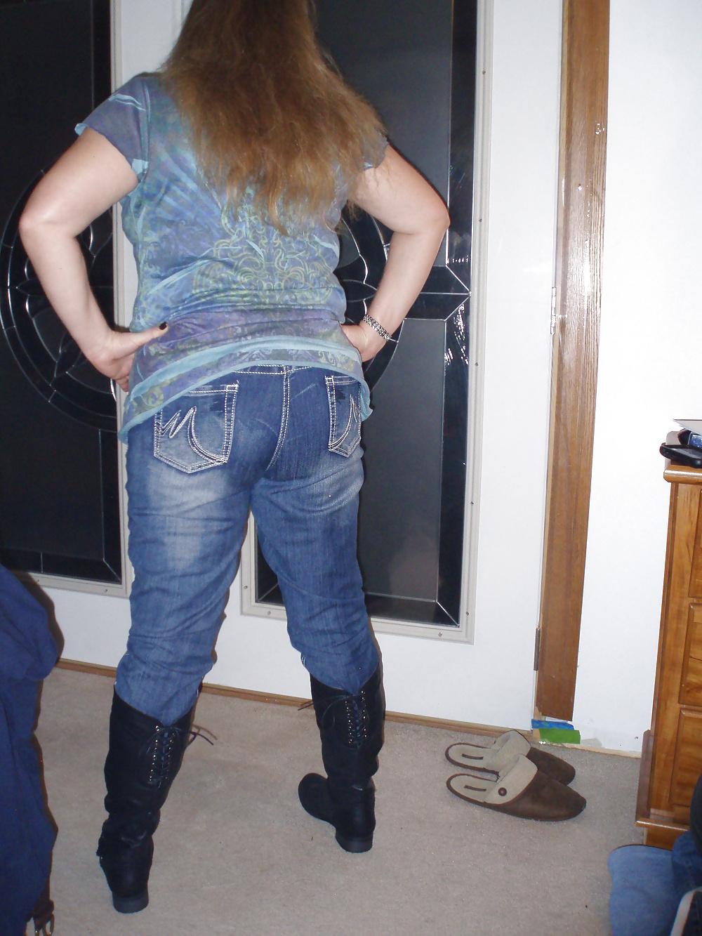 7P Her sexy new boots,