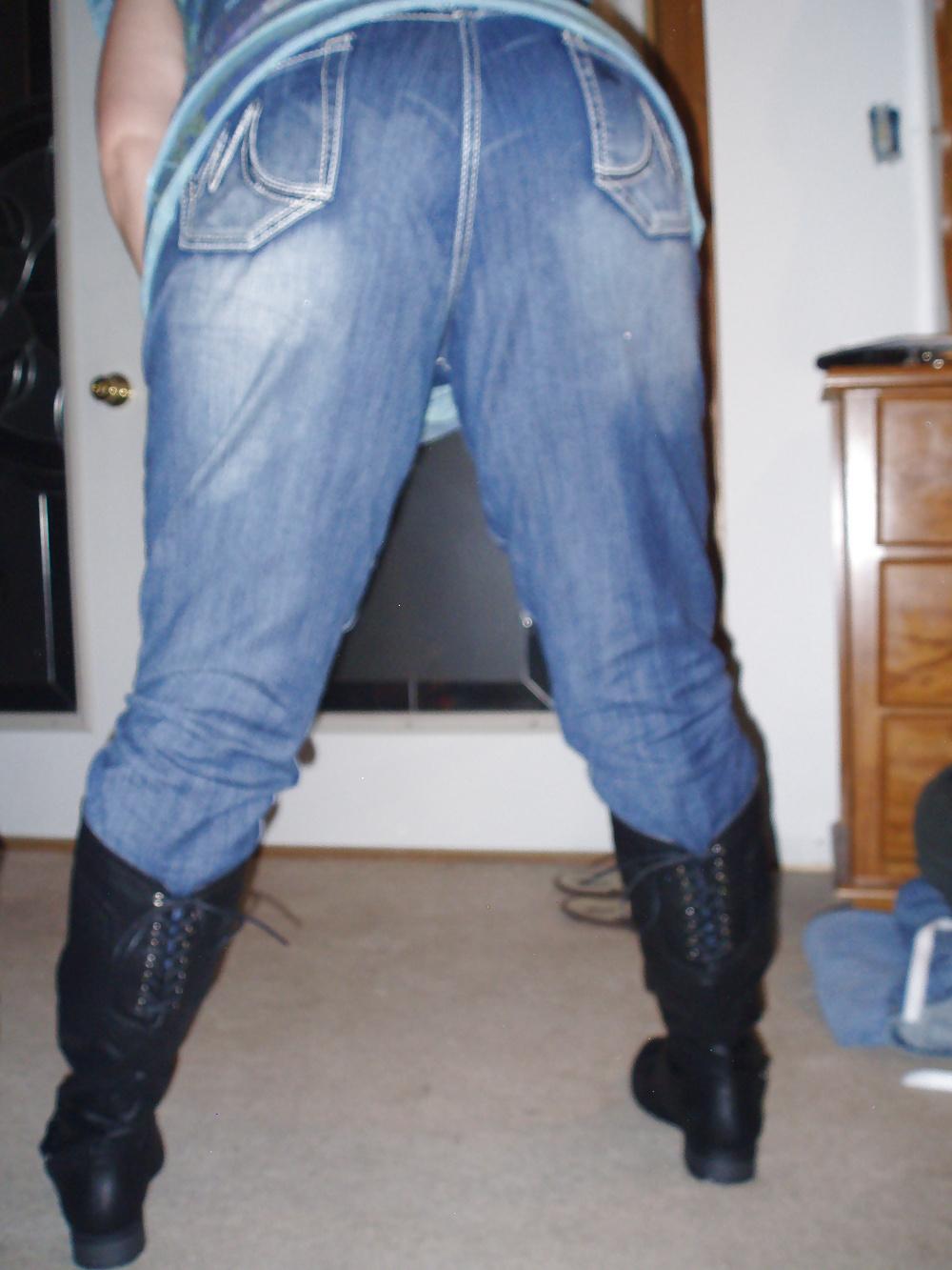 7P Her sexy new boots,