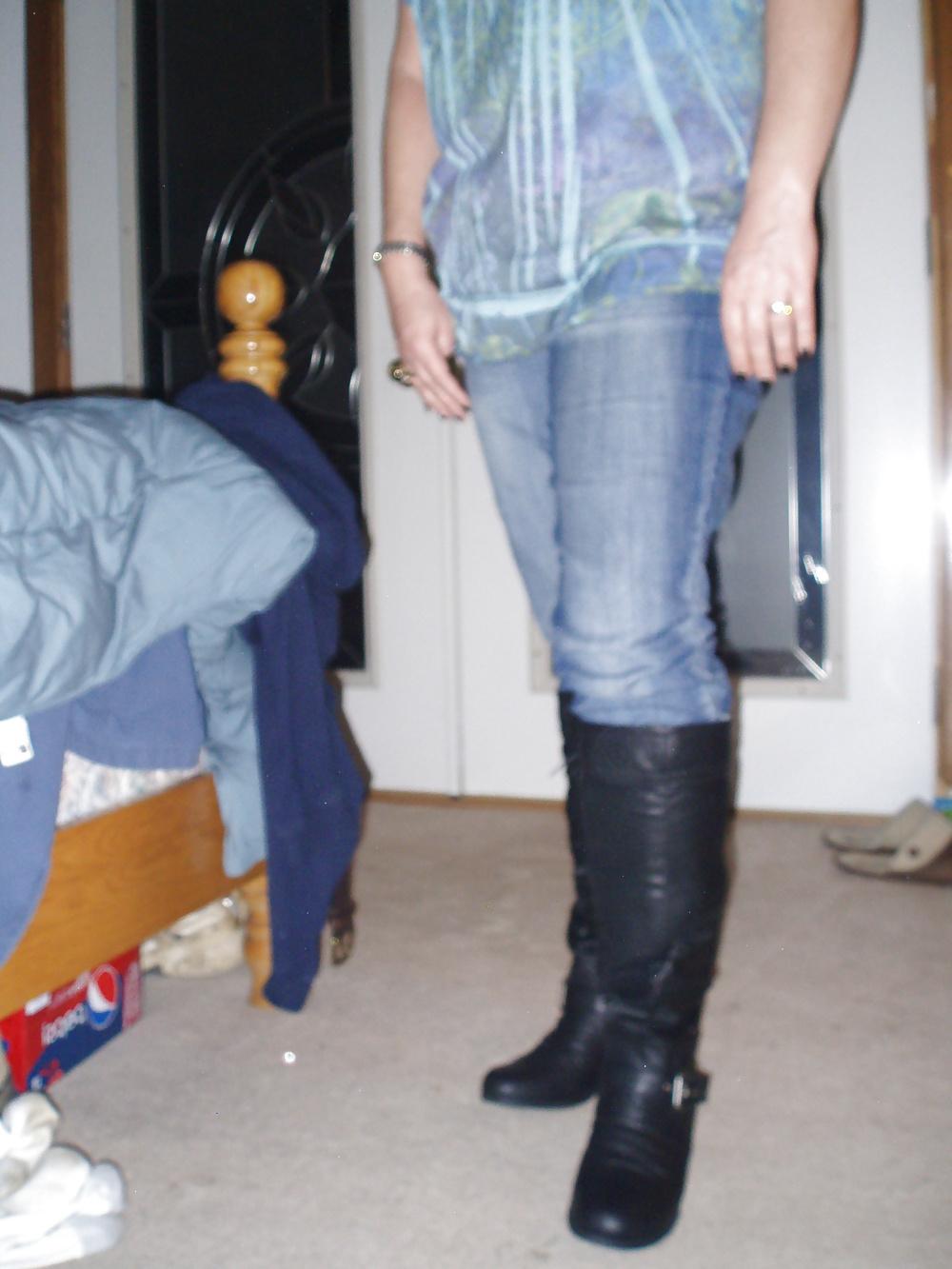 7P Her sexy new boots,