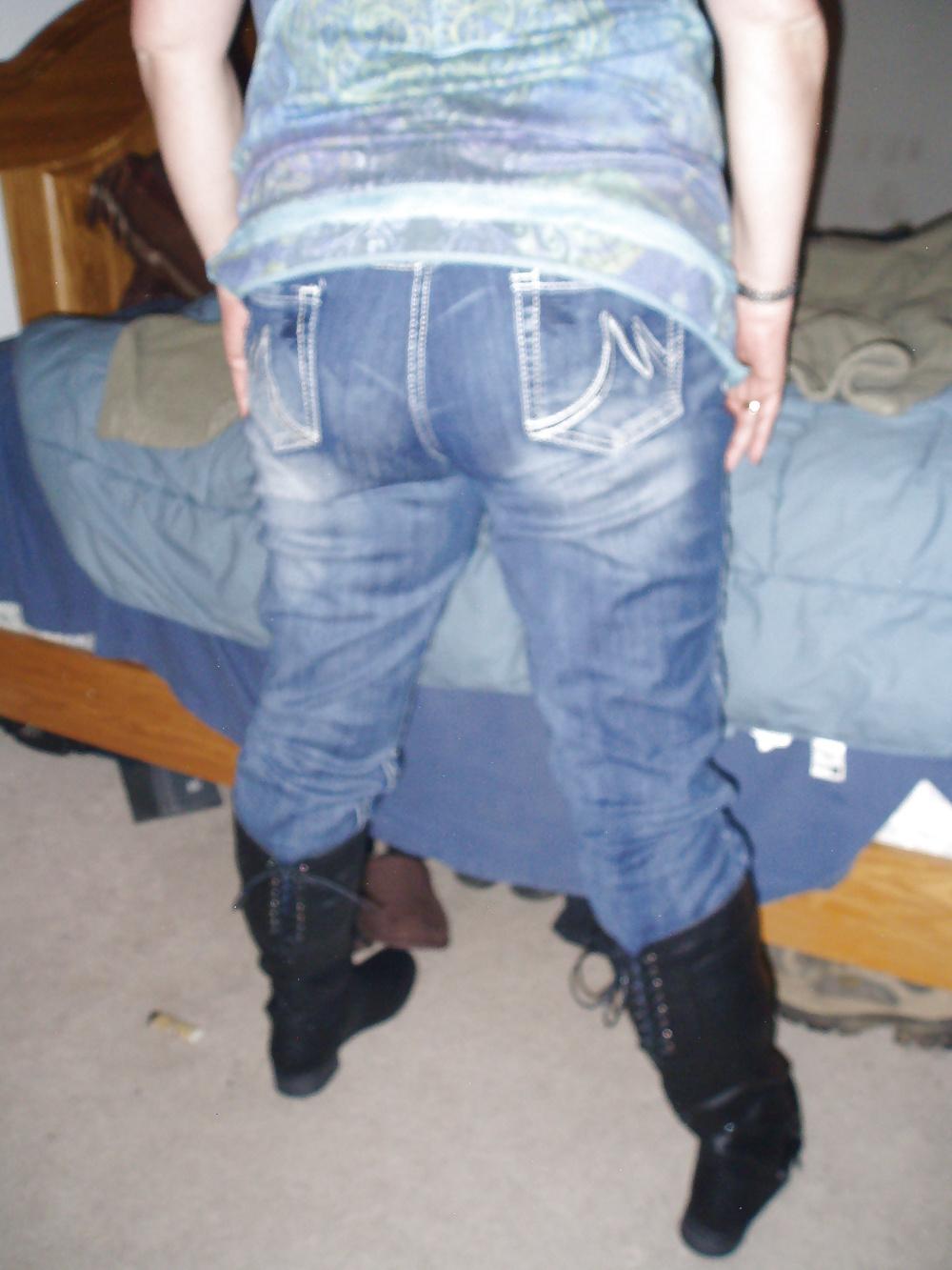 7P Her sexy new boots,