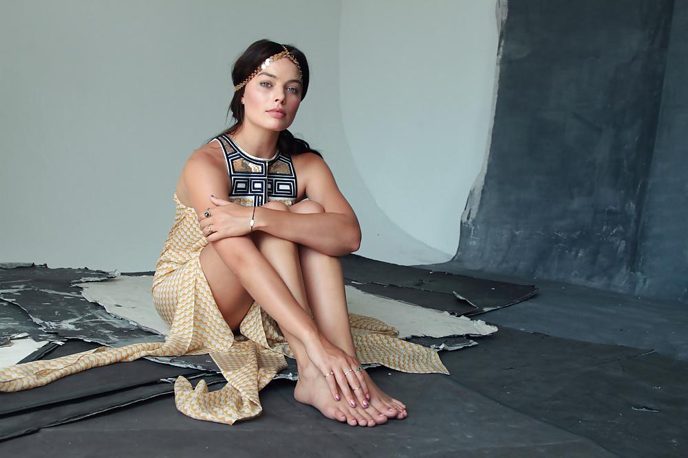 25P Celebrities Bare Feet