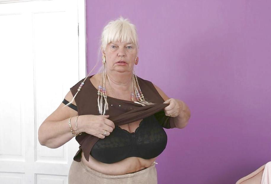 25P Granny with huge boobs