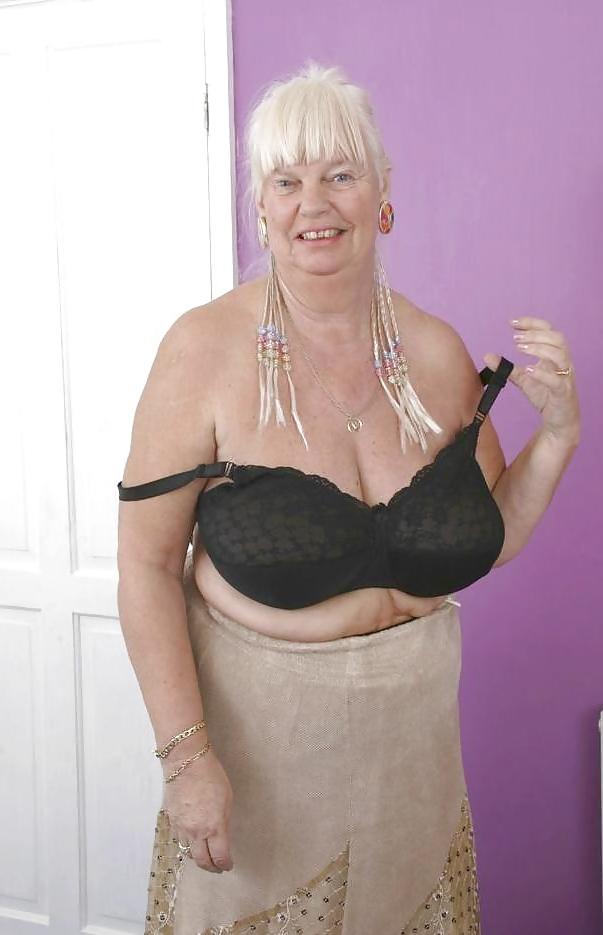 25P Granny with huge boobs