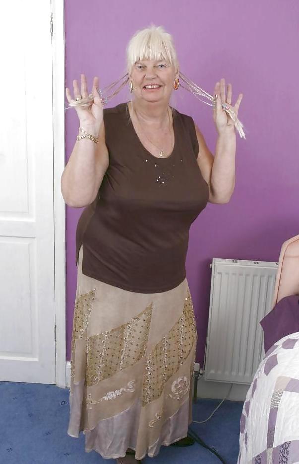 25P Granny with huge boobs