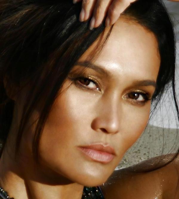 25P Tia Carrere Ultimate Nude Collection
