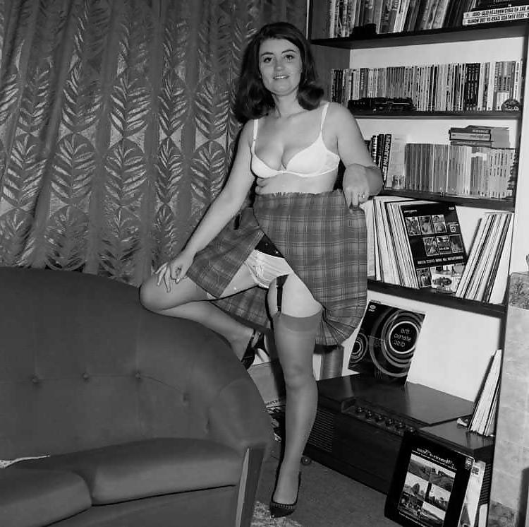 25P 2 English ladies 1960s
