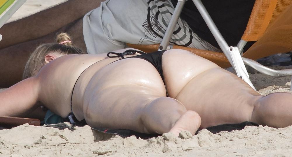 25P Candid Mature Bikini - Butt Voyeur - Beach Booty