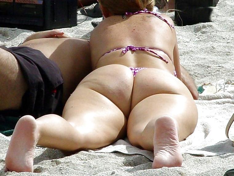 25P Candid Mature Bikini - Butt Voyeur - Beach Booty