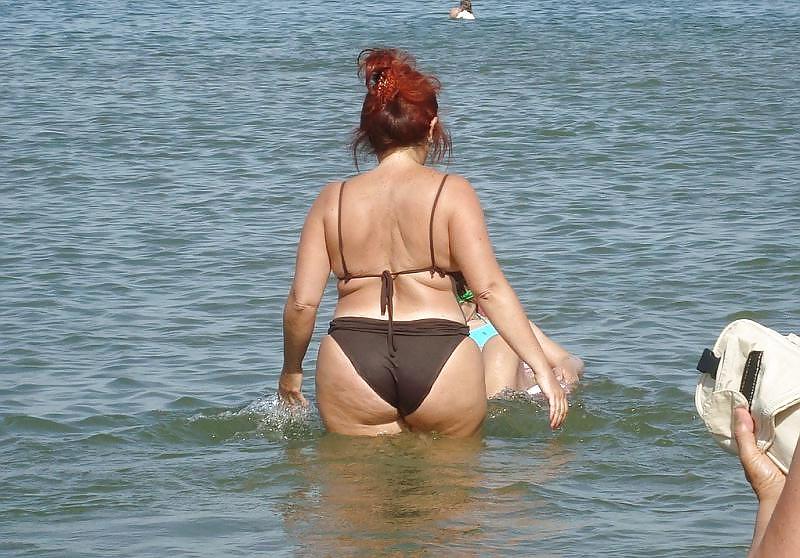 25P Candid Mature Bikini - Butt Voyeur - Beach Booty