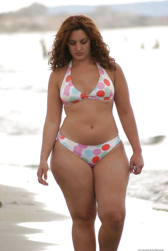 25P Candid Mature Bikini - Butt Voyeur - Beach Booty