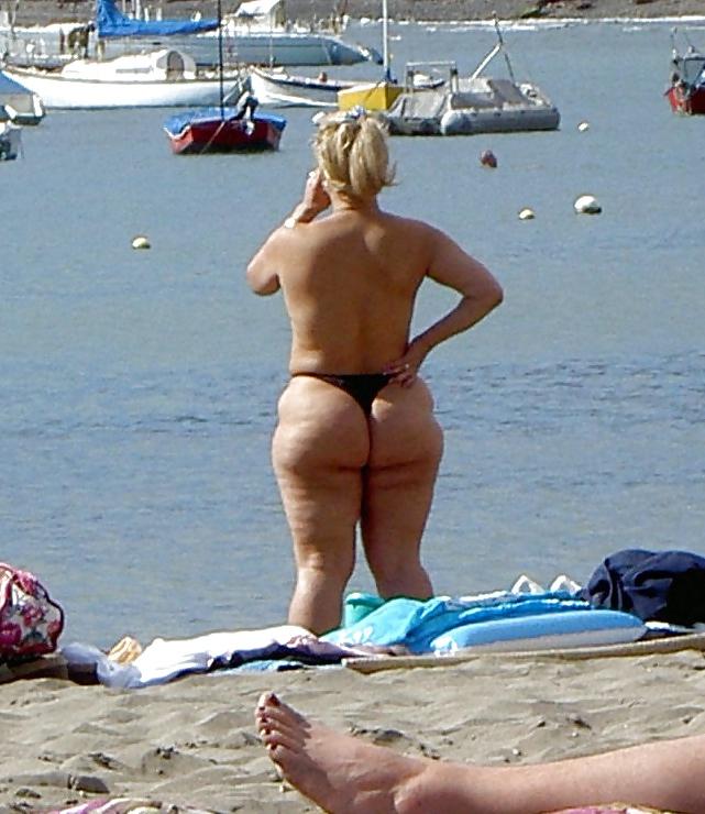 25P Candid Mature Bikini - Butt Voyeur - Beach Booty