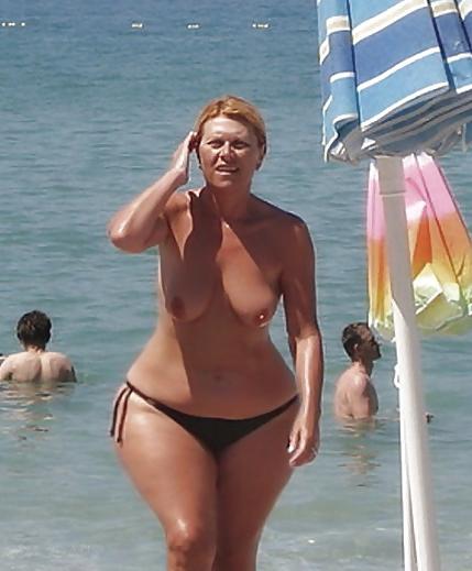 25P Candid Mature Bikini - Butt Voyeur - Beach Booty