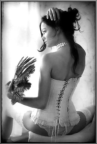 25P Black & white erotic