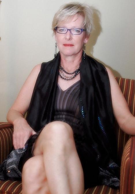 20P Hot english upperclass housewife
