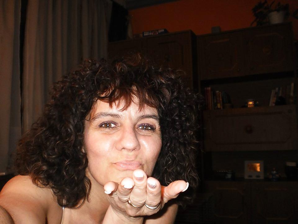 9P Amateur mature