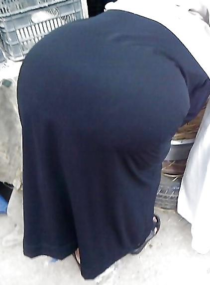 25P Candid Arab Ass - Voyeur Big Mature Butt - Street Booty