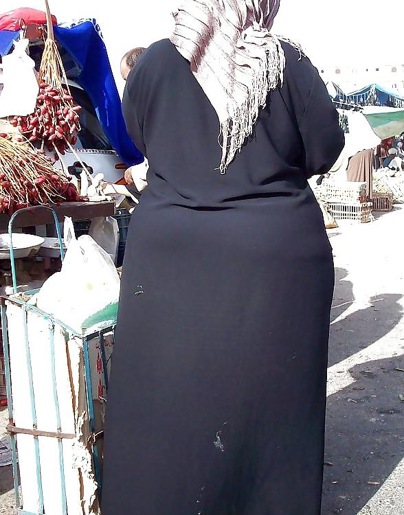 25P Candid Arab Ass - Voyeur Big Mature Butt - Street Booty