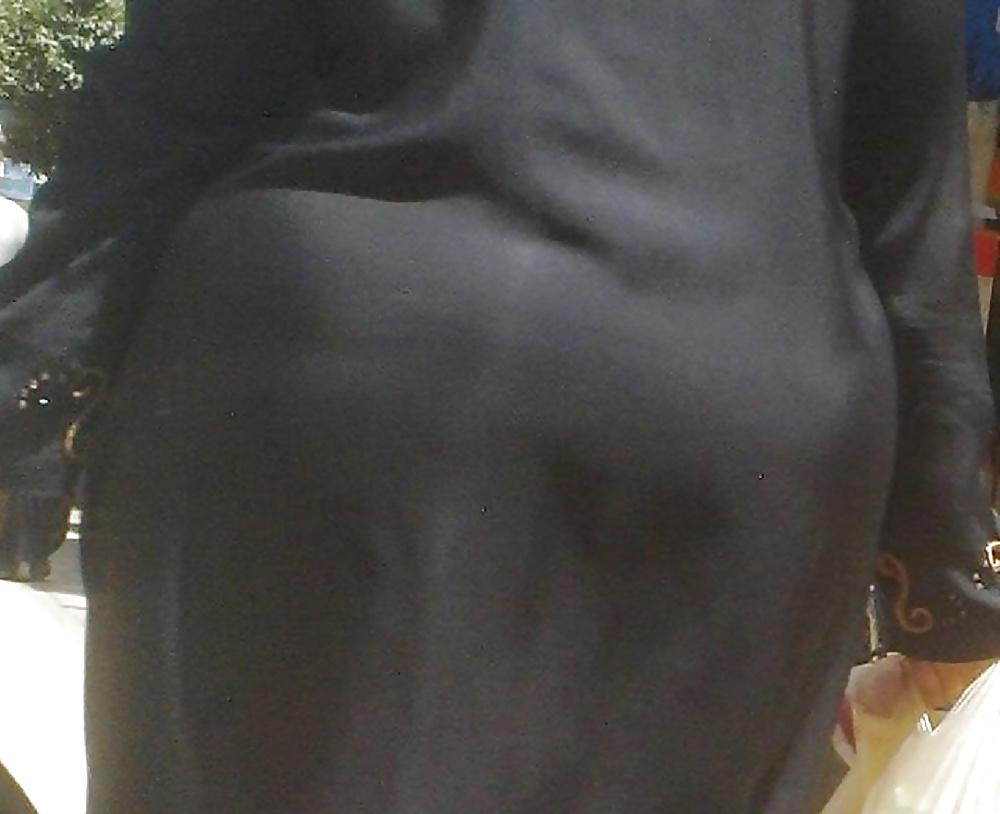 25P Candid Arab Ass - Voyeur Big Mature Butt - Street Booty