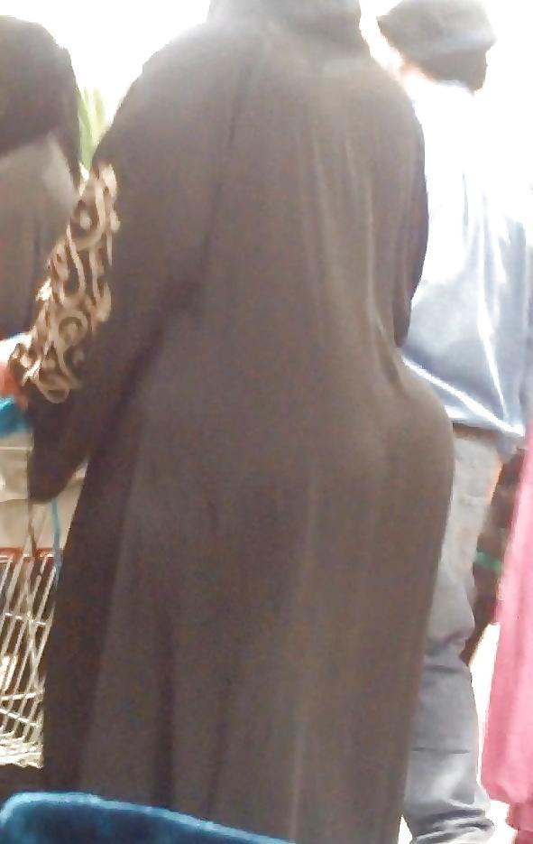 25P Candid Arab Ass - Voyeur Big Mature Butt - Street Booty