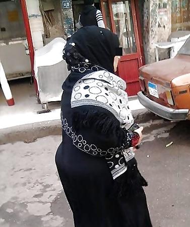 25P Candid Arab Ass - Voyeur Big Mature Butt - Street Booty