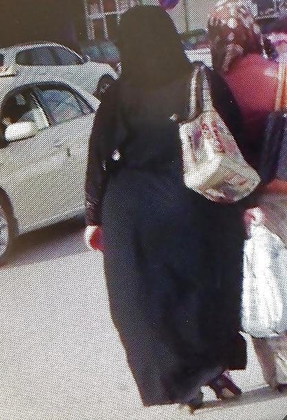 25P Candid Arab Ass - Voyeur Big Mature Butt - Street Booty