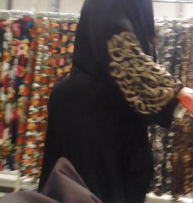 25P Candid Arab Ass - Voyeur Big Mature Butt - Street Booty