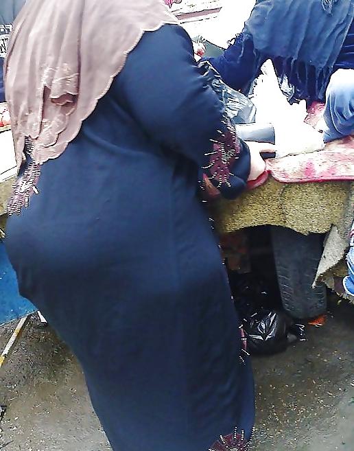 25P Candid Arab Ass - Voyeur Big Mature Butt - Street Booty