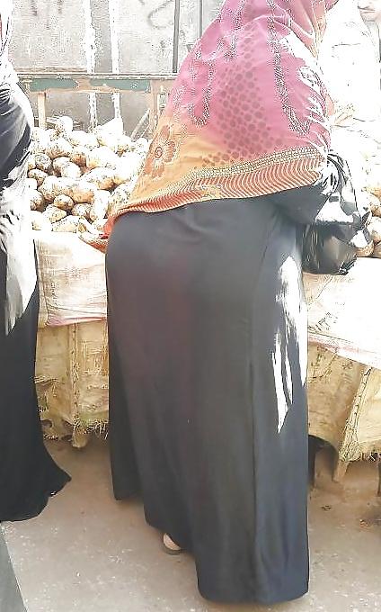 25P Candid Arab Ass - Voyeur Big Mature Butt - Street Booty
