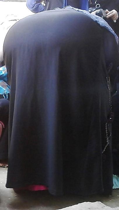 25P Candid Arab Ass - Voyeur Big Mature Butt - Street Booty