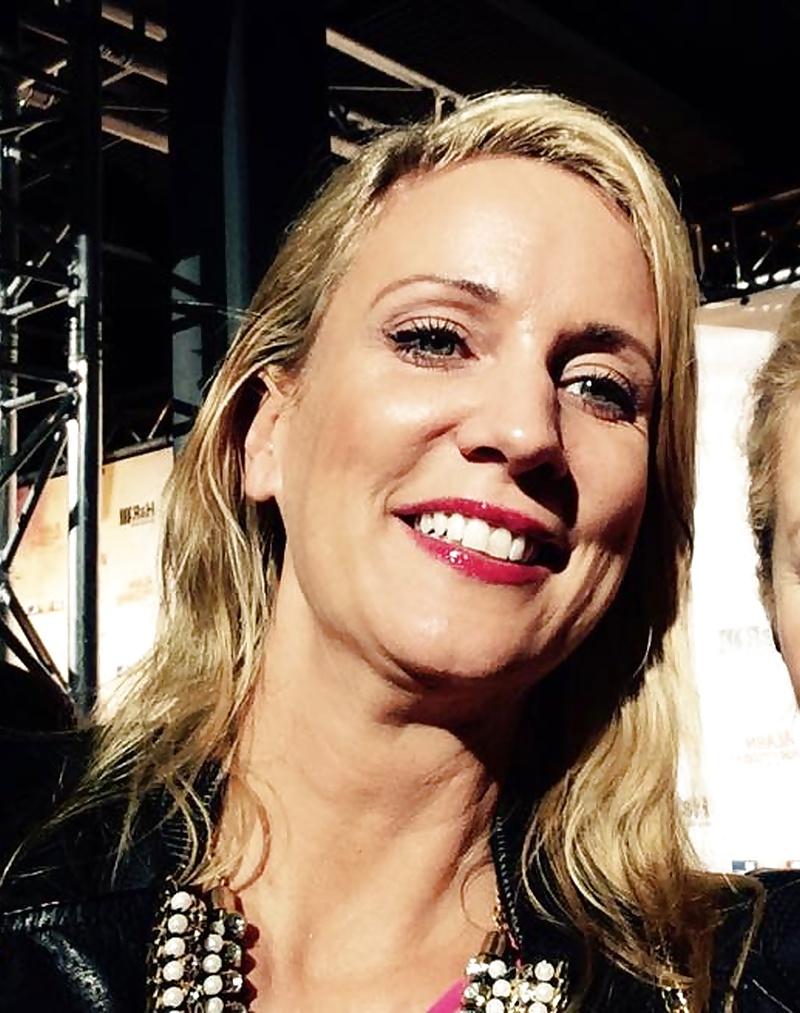 25P Bettina von Schimmelmann, busty blond high heels, RTL
