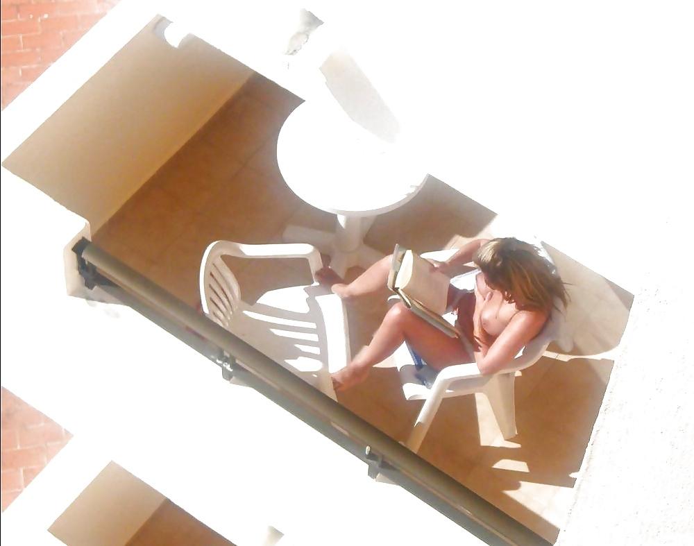 7P Balcony voyeur