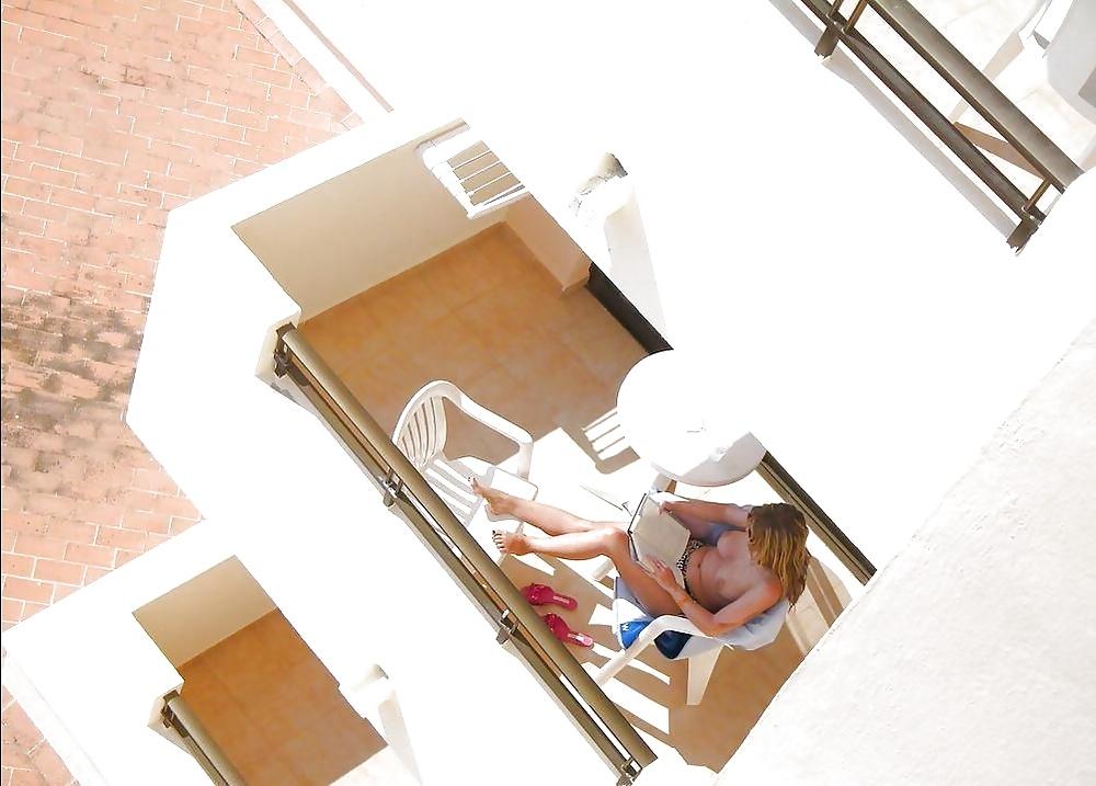 7P Balcony voyeur