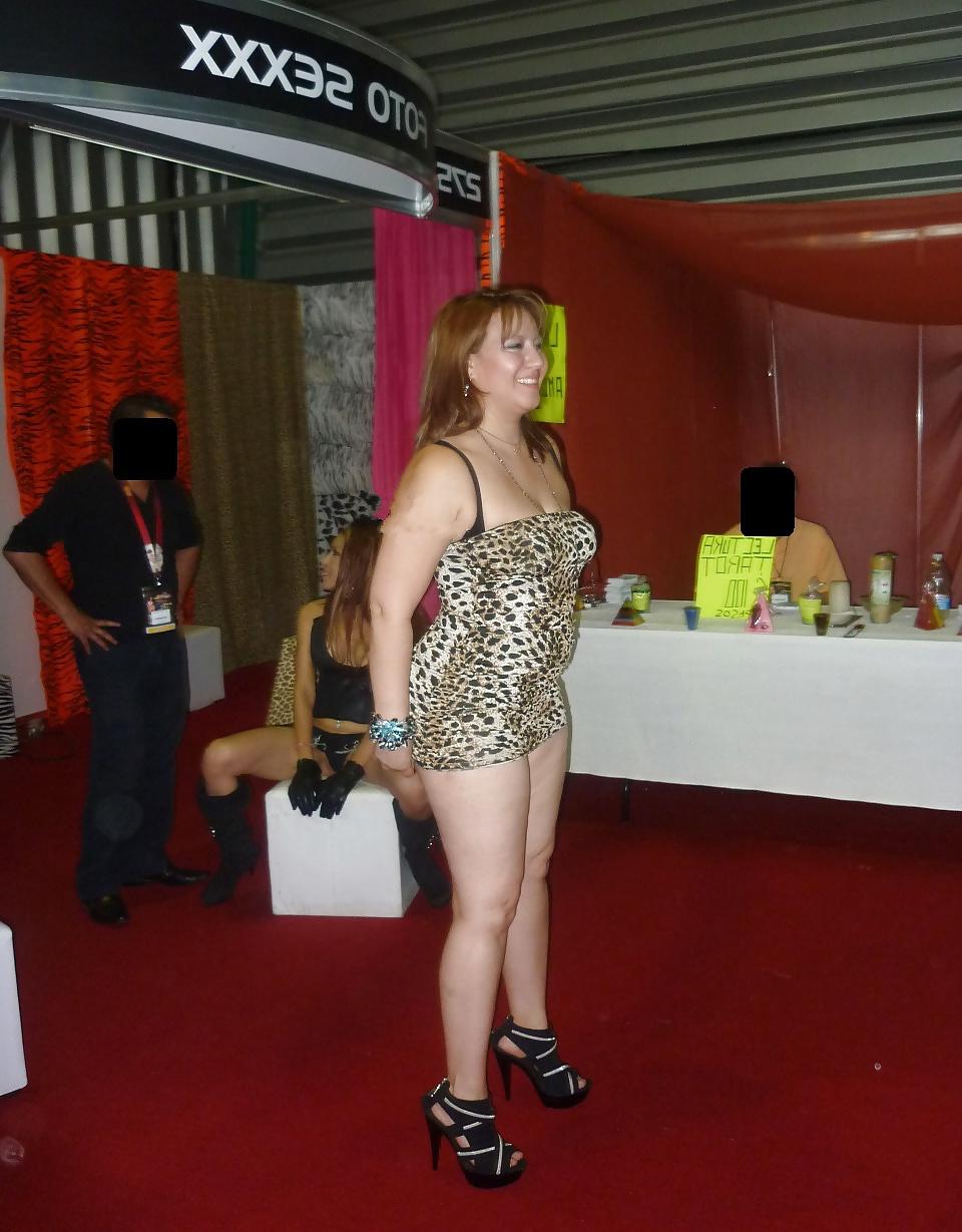 14P Sexy milf in erotic event