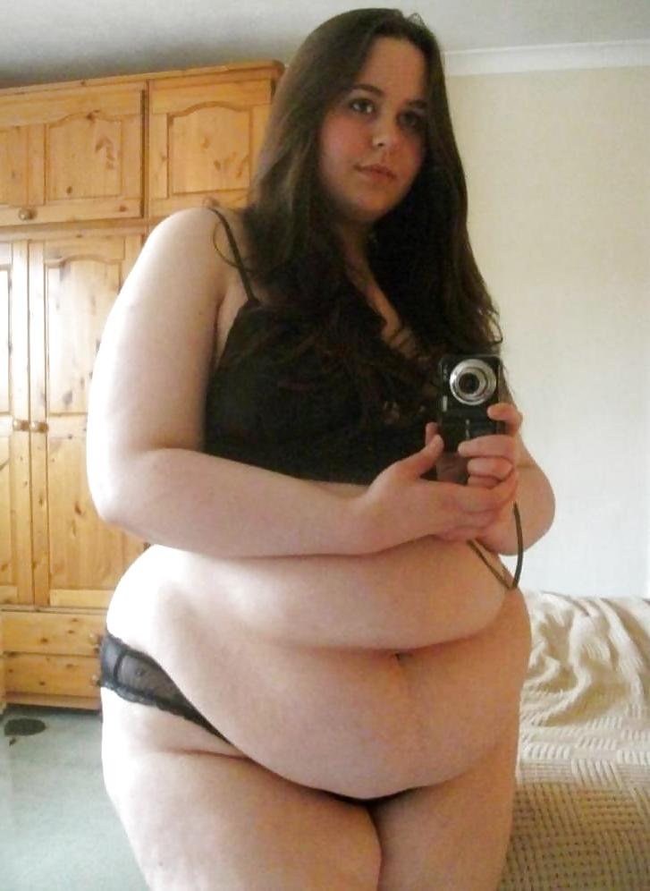 25P Plump girls show us their curves
