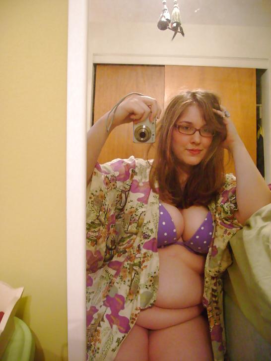 25P Plump girls show us their curves