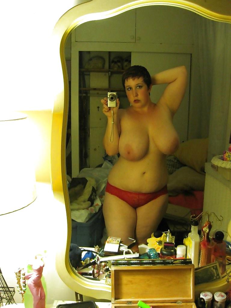 25P Plump girls show us their curves